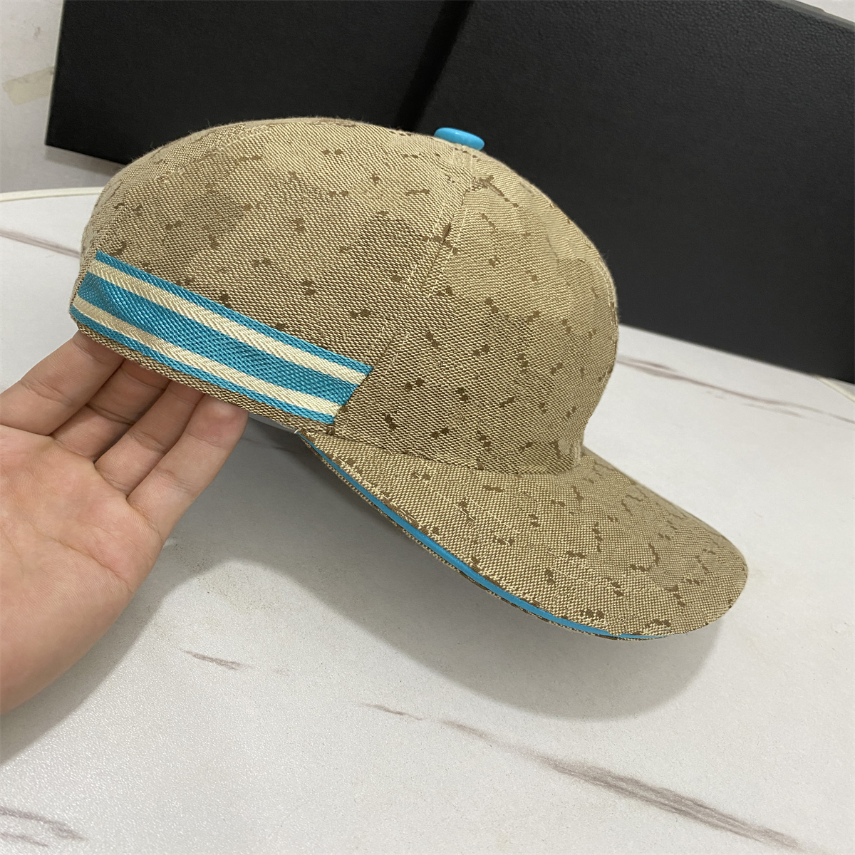 2025A high-quality and latest men's and women's baseball caps, designed by sun hats, men's baseball caps, outdoor sports and casual caps, adjustable and suitable hats