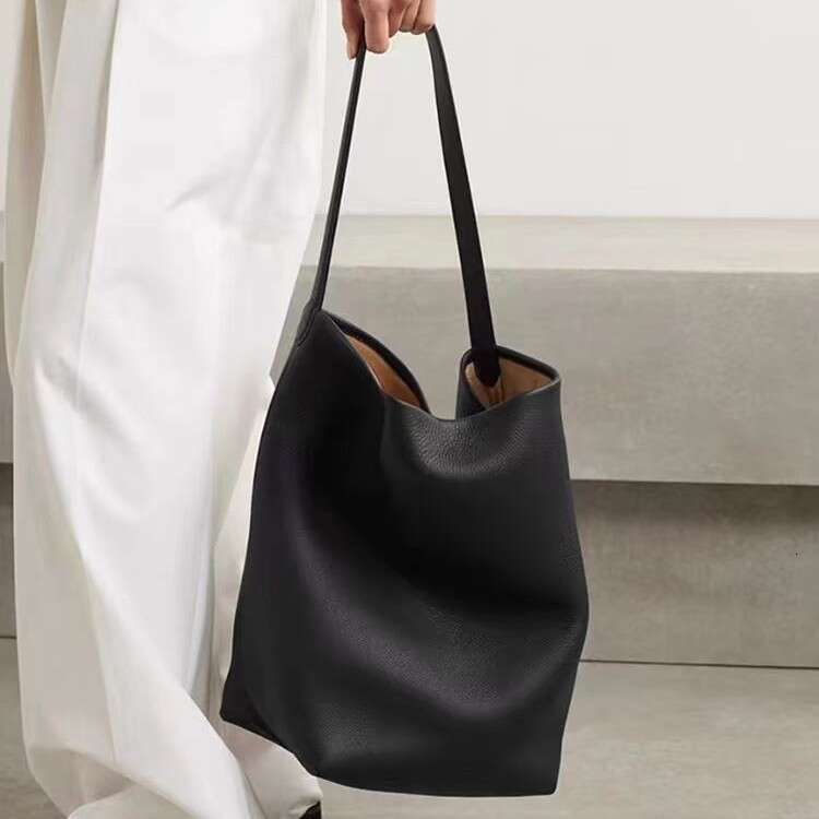 Row's new niche high-end large capacity single shoulder tote bag, black top layer leather commuting bucket bag