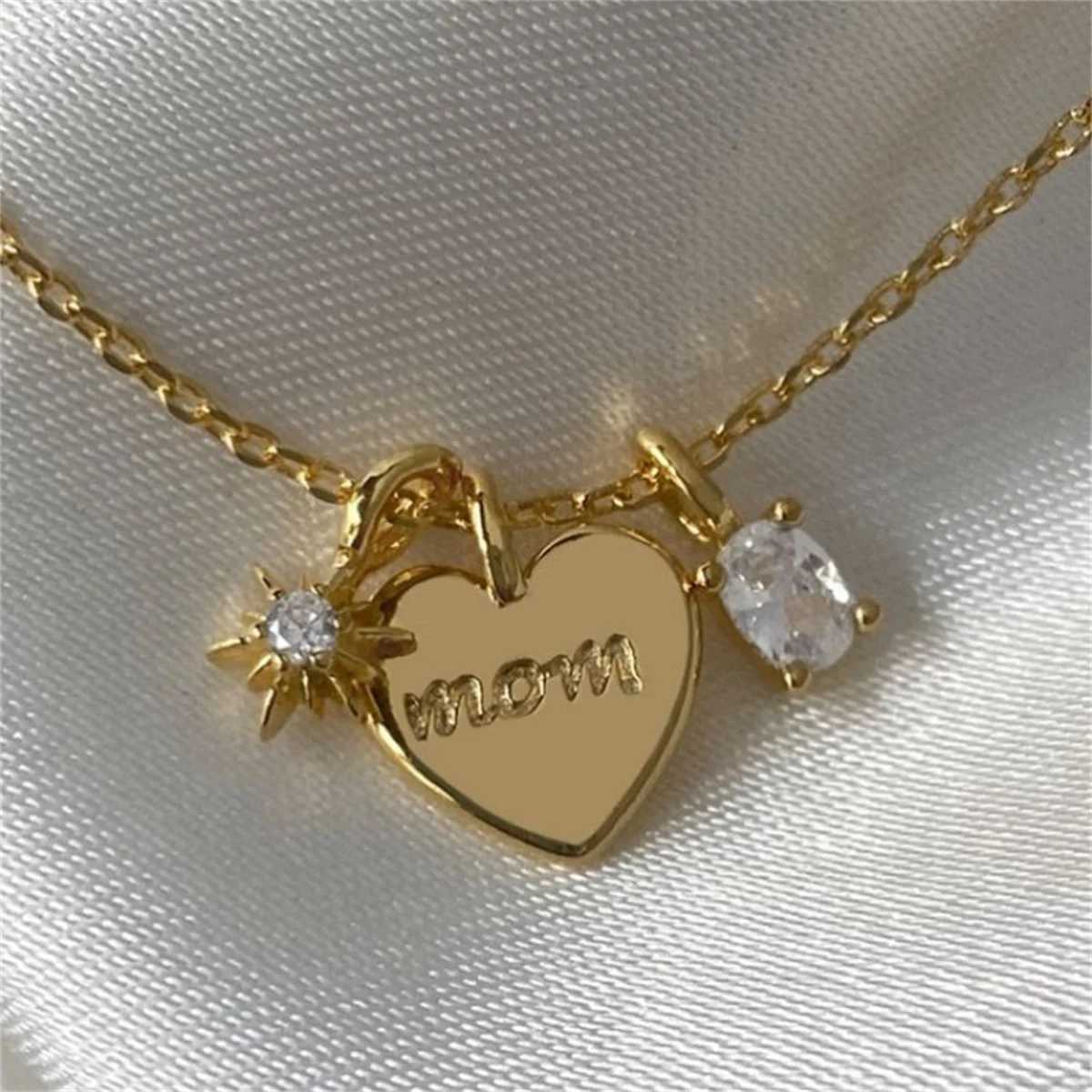Mothers Day Necklace Ins Wind Letter Mom Zircon Mom Necklace Pendant 18K Collar Chain Color Protection XJ250524