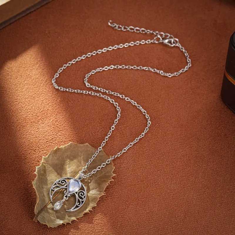 Vintage Silver Color Hollow Moon Necklace for Women Girls Inlaid Water Drop Moonstone Necklaces Bohemian Jewelry Party Gifts XJ250524