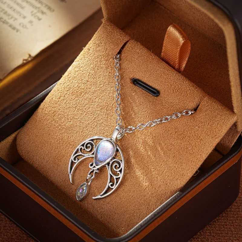 Vintage Silver Color Hollow Moon Necklace for Women Girls Inlaid Water Drop Moonstone Necklaces Bohemian Jewelry Party Gifts XJ250524