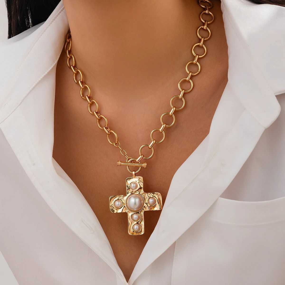 Salircon Creative Design Inlaid Imitation Pearl Cross Pendant Woman Necklace Trending Classic O-Shed Clavicle Chain Jewelry XJ250524