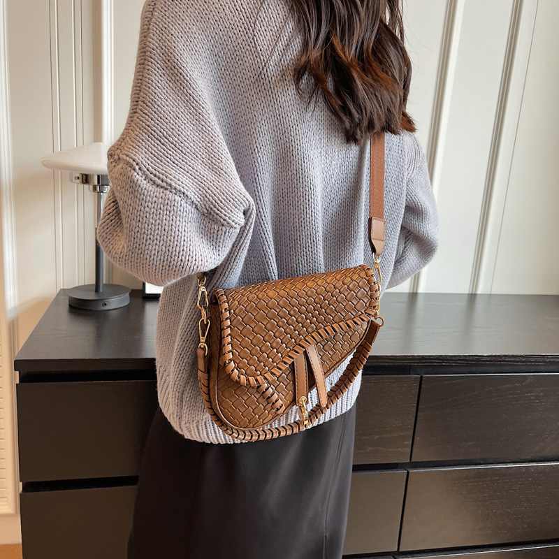 Free Shipping Designer Bag Fashionable Versatile Underarm Solid Color Woven Single Shoulder Crossbody Bag New Trend And High-end Feel Handbag Saddle B