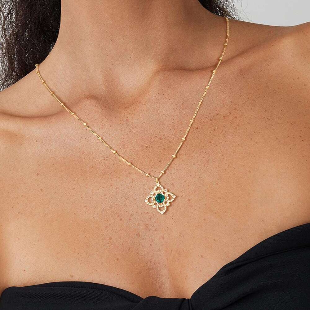 Layered gold women's exquisite 14K gold-plated layered fashionable charm, floral clover pendant necklace, stacked necklace jewelry set suitable f