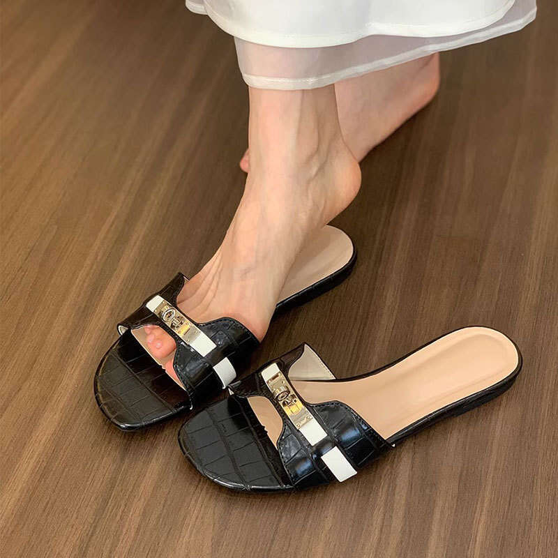 Soft Leather Small Gold Buckle Sandals Soft Soled Beach Slippers Women's 2025 New Designer Sandals Summer Outdoor One-piece Sandals
