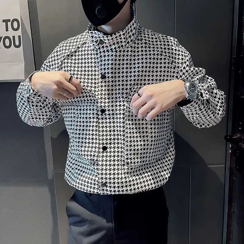 Mens Spring and Autumn Brand Houndstooth New Splicing Stand Collar Button Zipper Pocket Fashion Loose Casual Long Sleeved Jackets W250524