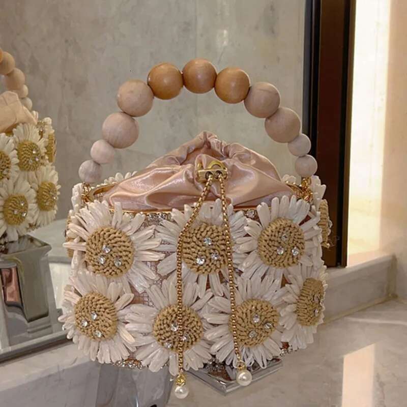 New Handmade Wood Evening Crystal Embellished Straw Daisy Flower Bucket Bag Lady Travel Purses And Handbag Summer Beach
