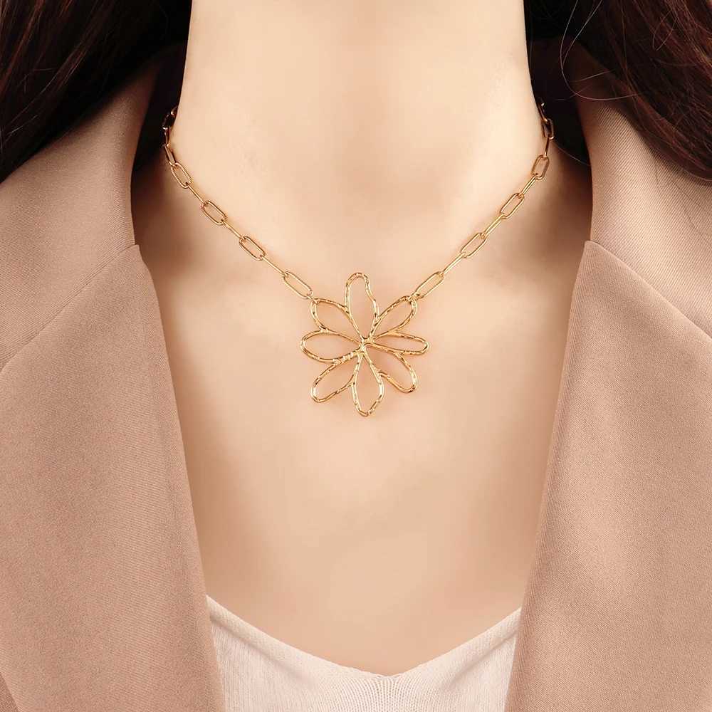 316L Stainless Steel Big Flower Pendant Necklace For Women Fashion Flower Charms Chain Necklaces Women Jewelry Gift XJ250524