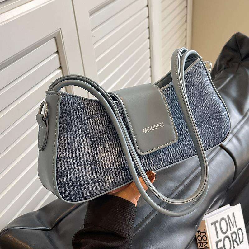 Underarm bag female Joker shoulder bag handbag crossbody baguette small bag