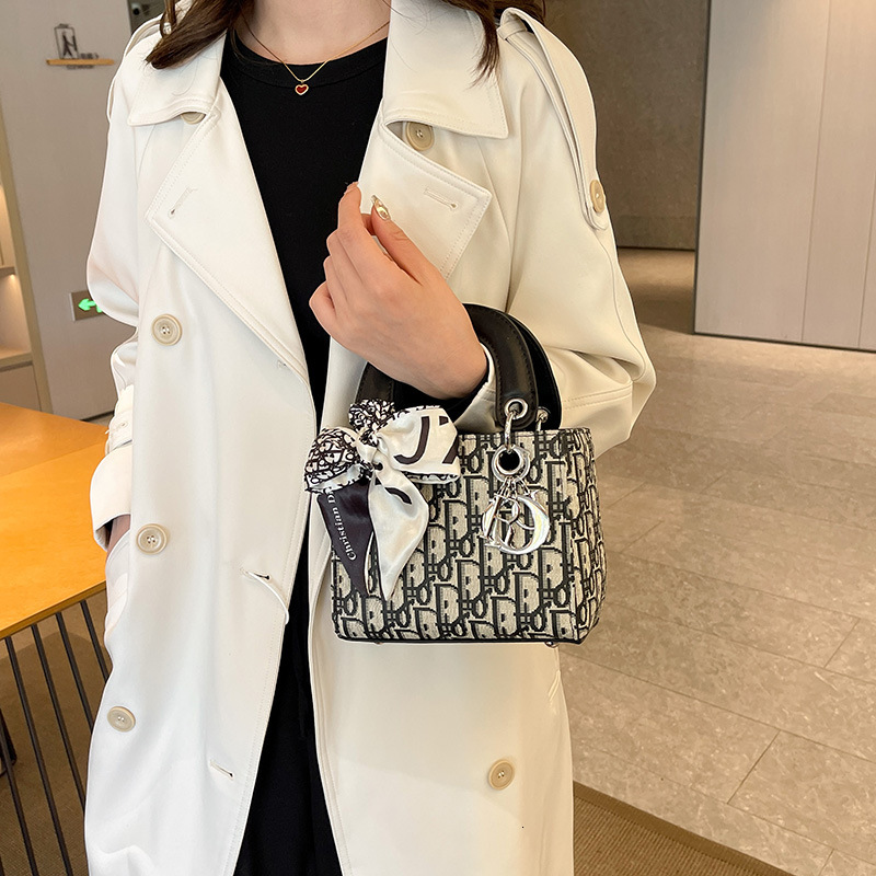 Free Shipping Designer Bag Fashion Brand Women's Square Scarf Printed Handbag New European Versatile Shoulder Crossbody Bag Popular Tote Bag