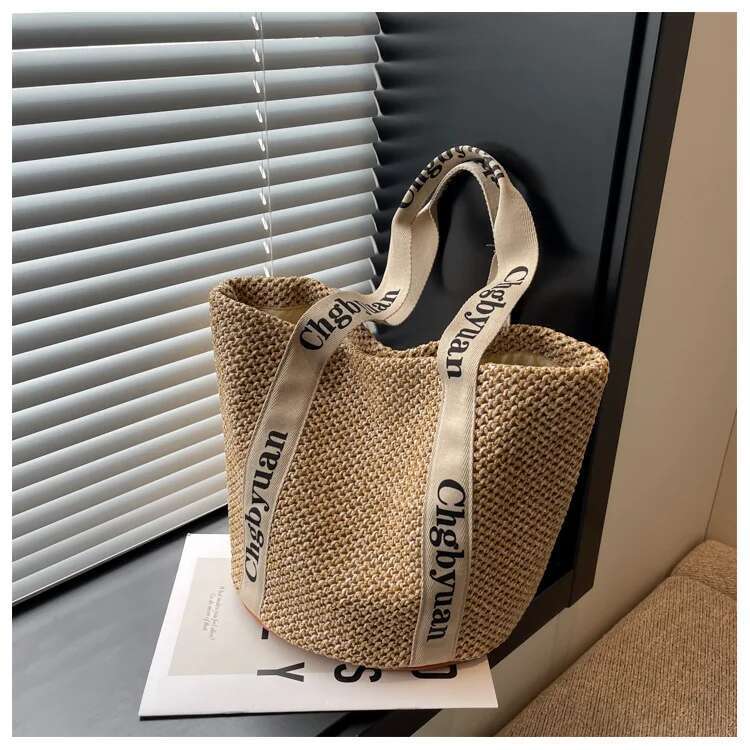 Free shipping 2025 new designer shoes Woven Straw Bags Women's Large Capacity 2024 New Autumn and Winter All-shoulder Beach Commuter Bucket Bag