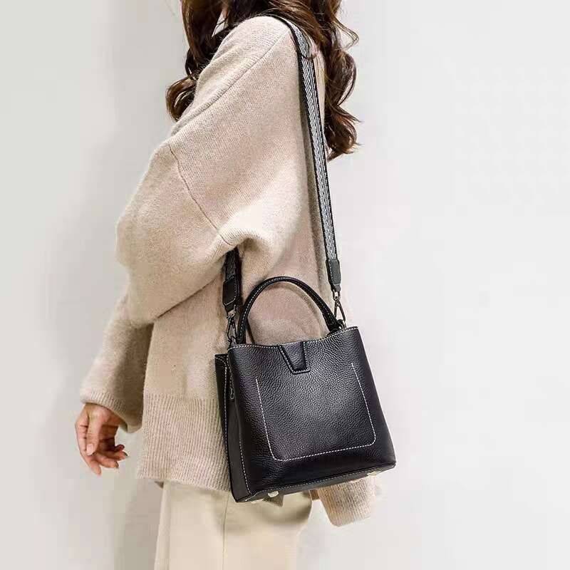 Tote Bag New Tide Fashion Large Capacity Real Cowhide Shoulder Women S Earth Exquisite Versatile Crossbody Water Bucket Bag Lady Bags