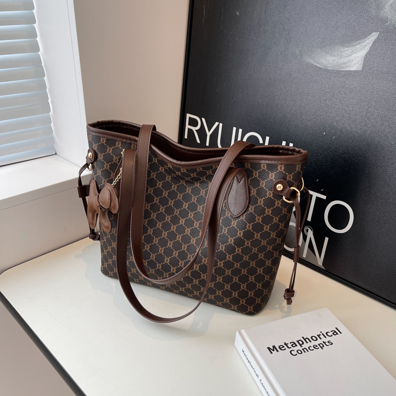 Free shipping 2025 designer shoulder totes bags handbag Fashion Bags printing Underarm tote bag messenger Single shoulder armpit bag