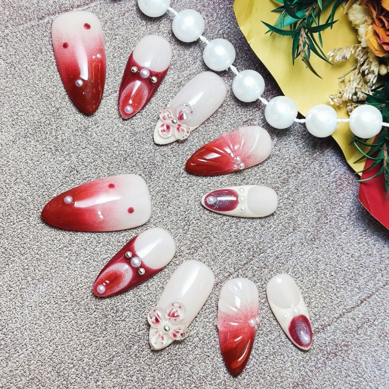 10pcs Handrawn 3D Flowers Handmade Press-on nails Medium Almond Nails Bundle Elegant Sweet Pearl Finished nail stickers Free storage box jelly glue na
