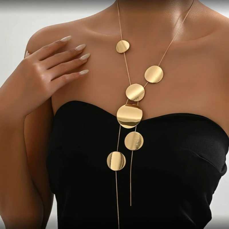 Fashion in Europe and The United States Temperament Large Round Piece Long Necklace Womens Personality Simple Collaone Chain XJ250524