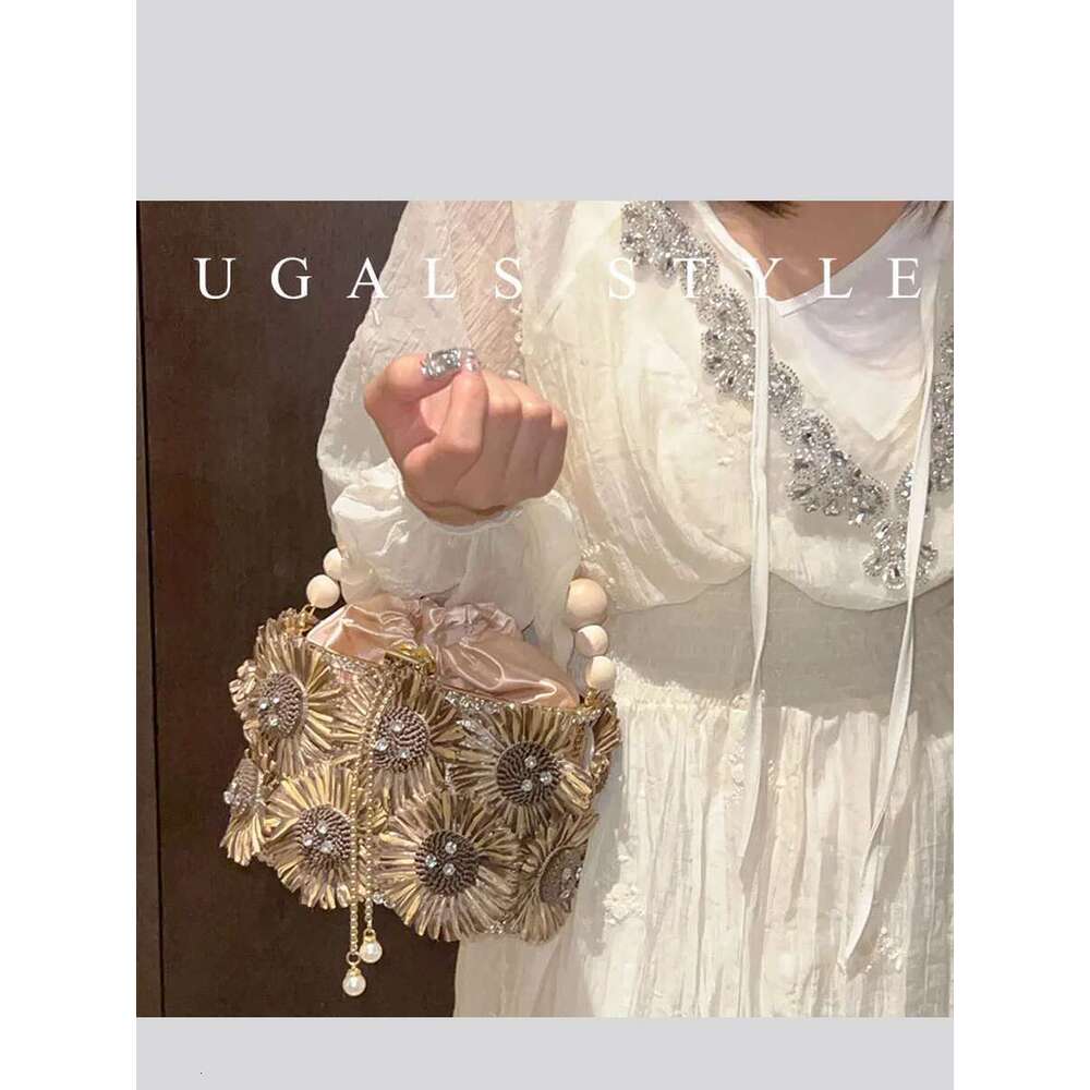 New Handmade Wood Evening Crystal Embellished Straw Daisy Flower Bucket Bag Lady Travel Purses And Handbag Summer Beach