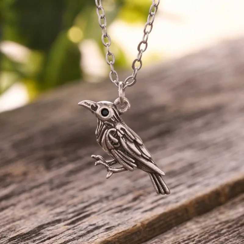 Retro Punk Style Animal Black Eyed Crow Pendant Womens Party Jewelry Necklace XJ250524