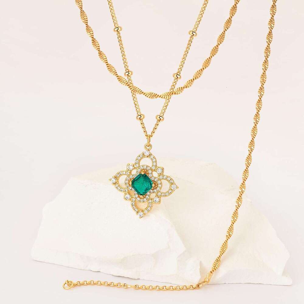 Layered gold women's exquisite 14K gold-plated layered fashionable charm, floral clover pendant necklace, stacked necklace jewelry set suitable f