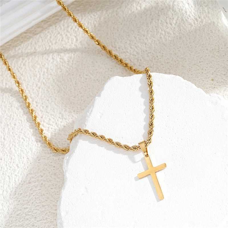 Stainl Steel Cross Pendant Necklace for Men Boys 18K Gold Plated Silver Simple Twisted Chain Fashionable Jewelry Beach Party XJ250524