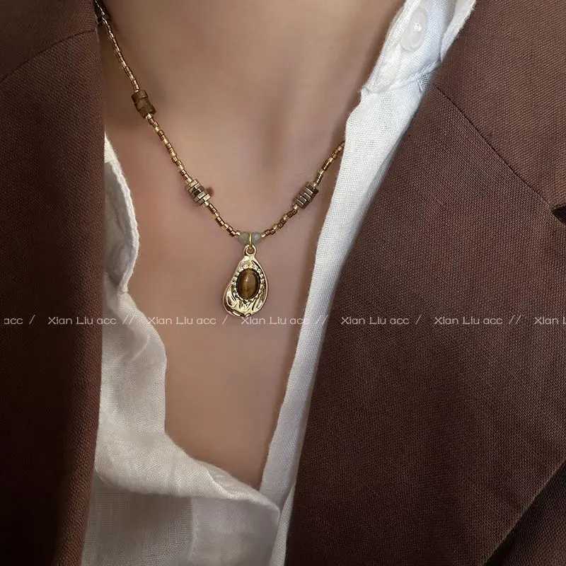 Vintage Brown Natural Stone Pendant Necklace for Women Fashion Geometric Long Leather Rope Necklace Sweater Chain Jewelry Gifts XJ250524