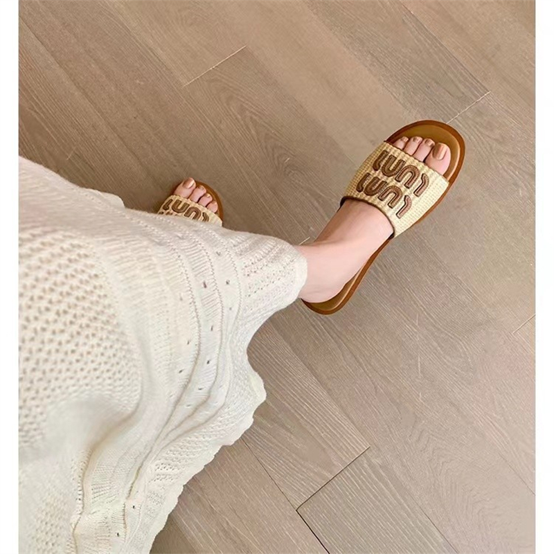 hot free shipping designer Slippers for woman sneakers trainers outdoor shoes soft letter Beach shoes size35-42