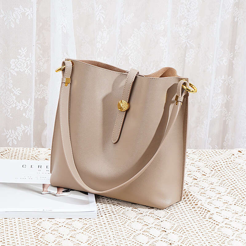 Tote Bag New Fashionable Simple Leather Bucket Bag For Women Niche Large Capacity Commuting One-Shoulder Crossbody Tote Women's Bag Lady Bags