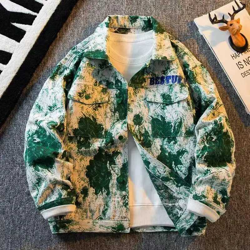 Mens Doodle Camouflage Print Men Denim Jacket Loose Turn Down Collar Cargo Lapel Jean Coat Pockets Outerwear W250809