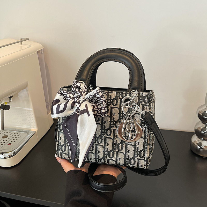 Free Shipping Designer Bag Fashion Brand Women's Square Scarf Printed Handbag New European Versatile Shoulder Crossbody Bag Popular Tote Bag