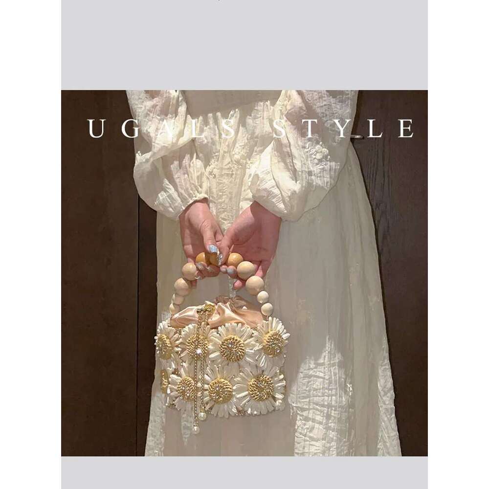New Handmade Wood Evening Crystal Embellished Straw Daisy Flower Bucket Bag Lady Travel Purses And Handbag Summer Beach
