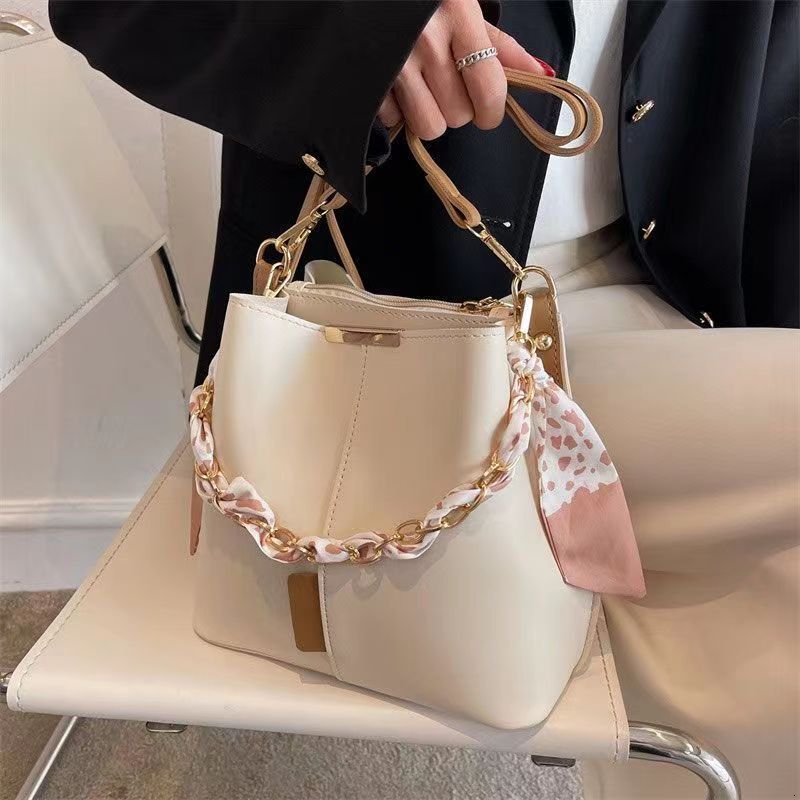 Large capacity women's fashionable multifunctional crossbody bag, trend niche commuting shoulder bag, designer women's handbag