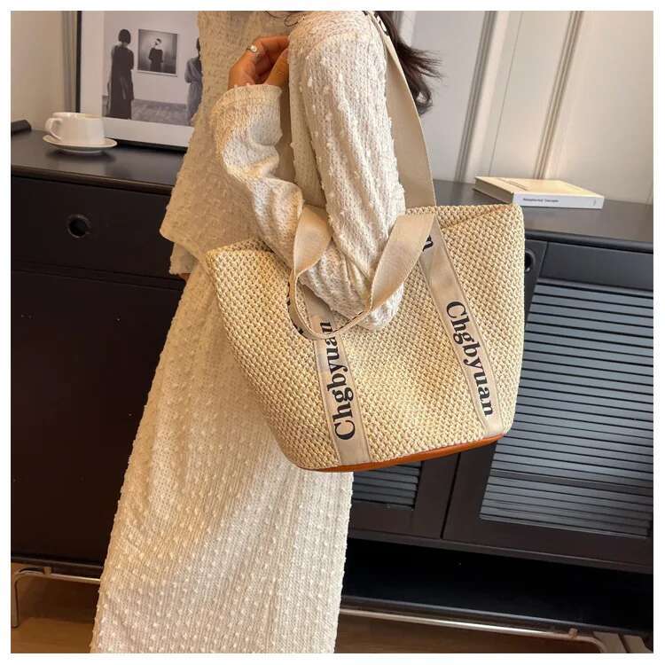 Free shipping 2025 new designer shoes Woven Straw Bags Women's Large Capacity 2024 New Autumn and Winter All-shoulder Beach Commuter Bucket Bag