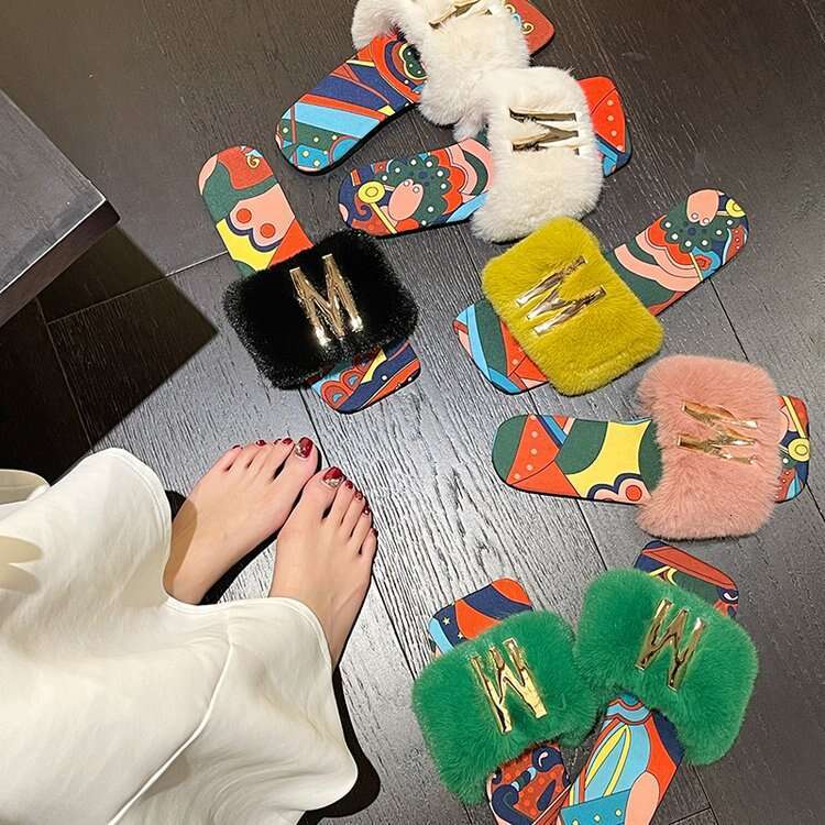 Slippers Women's Fashion 2025 New Colorful Sandals Versatile Outerwear Large Sandals One Line Flat Slippers Designer Sandals