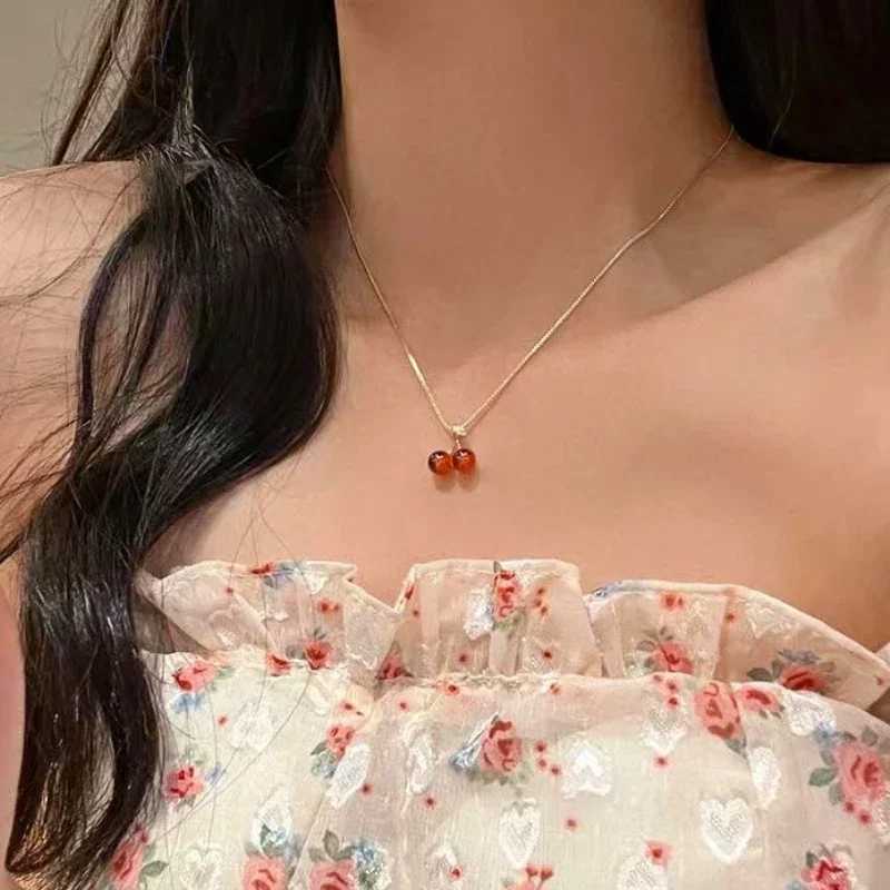New Women Wine Red Necklace Cherry Pendant Gold Colour Chain Personality Fashion Necklace Wedding Jewelry Girls Birtay Gifts XJ250524