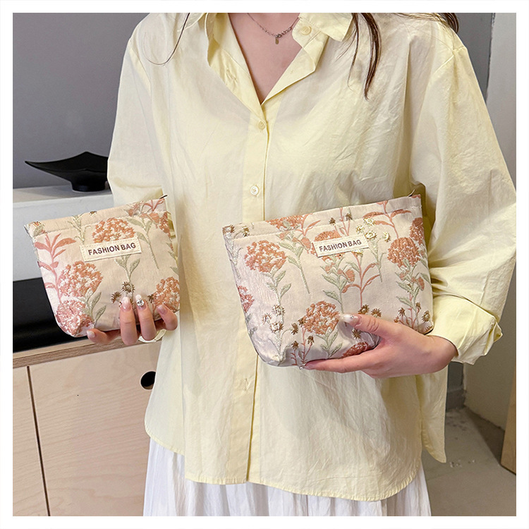 Small niche trend soft embossed portable travel storage toiletries large capacity canvas makeup bag designer crossbody bag shoulder bag