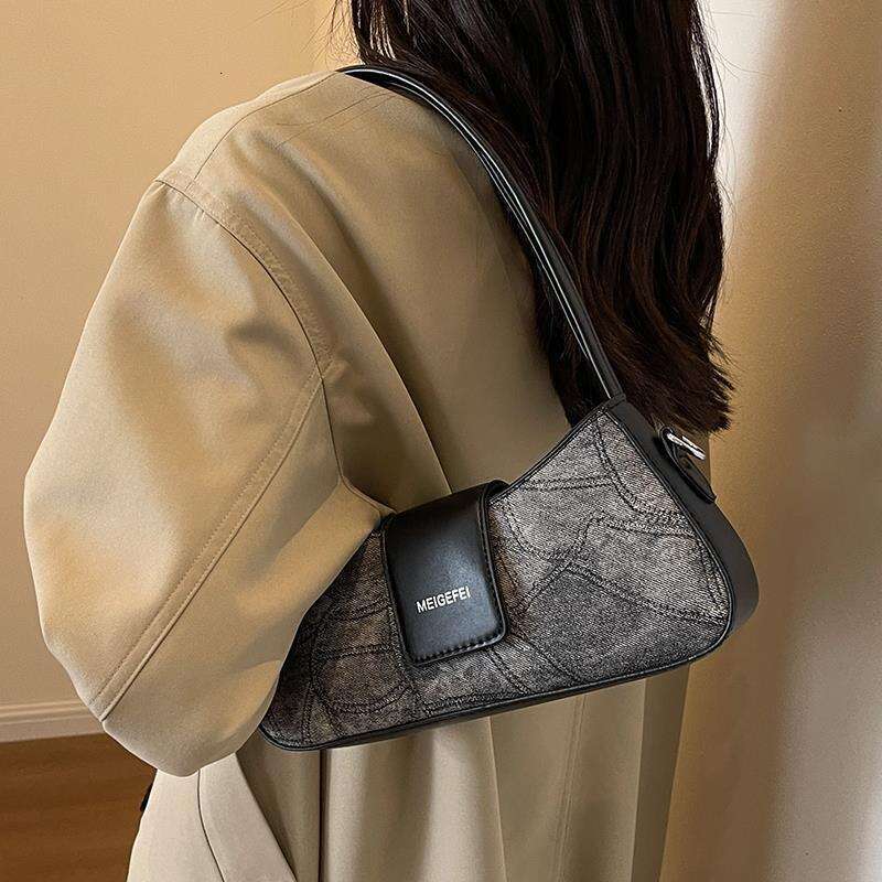 Underarm bag female Joker shoulder bag handbag crossbody baguette small bag