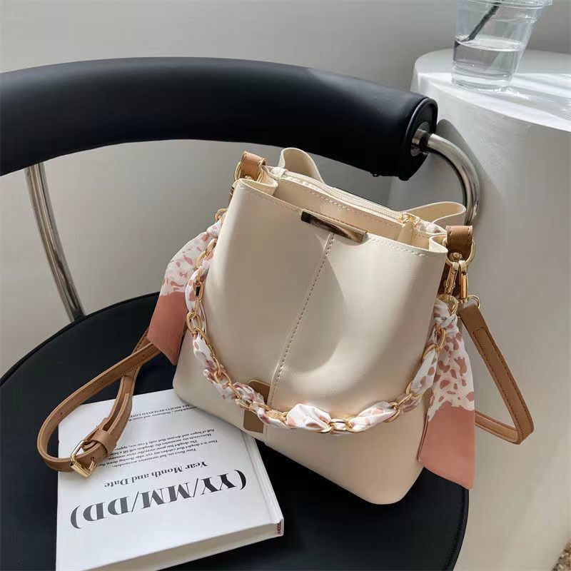 Large capacity women's fashionable multifunctional crossbody bag, trend niche commuting shoulder bag, designer women's handbag