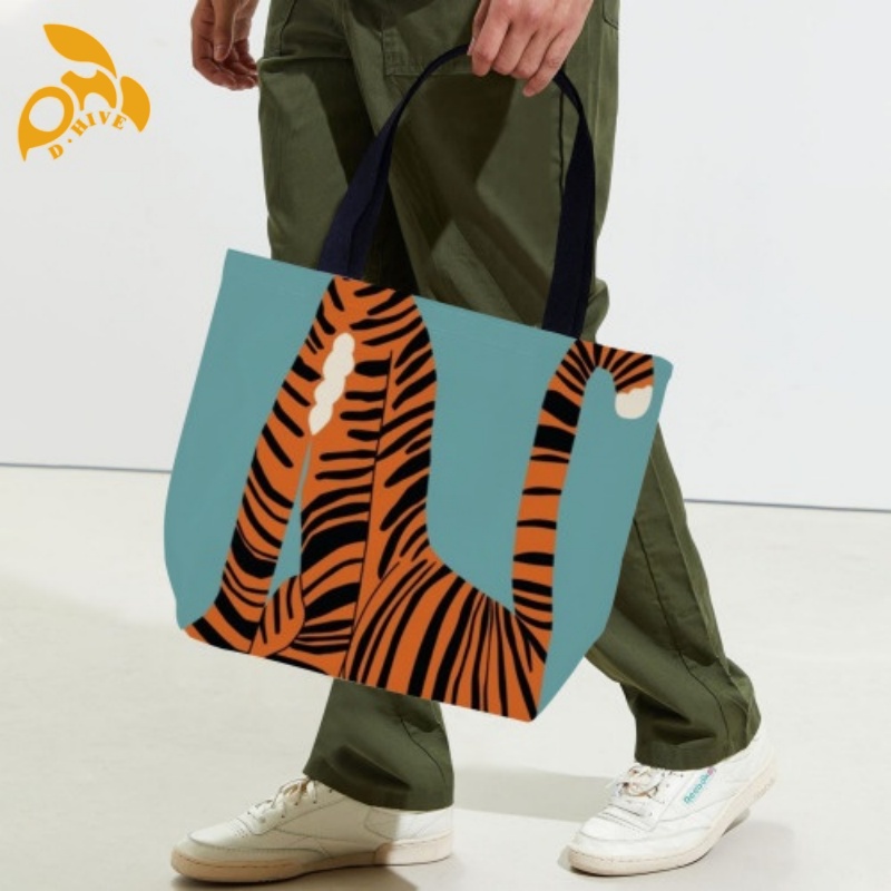 Free delivery.Fashion designers customize lightweight high-quality full-width printed canvas bags in white and black.