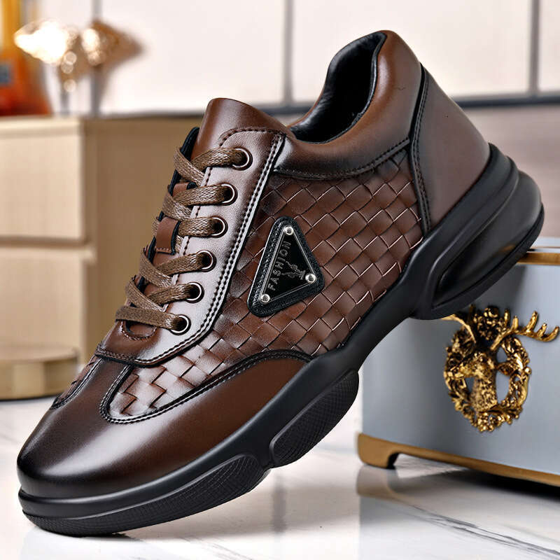 2025 New Business Sports Leather Shoes Work Breathable Soft Bottom Men's Casual Shoes Low Top Lace Brown Fashionable Light Luxury Shoes Designer 