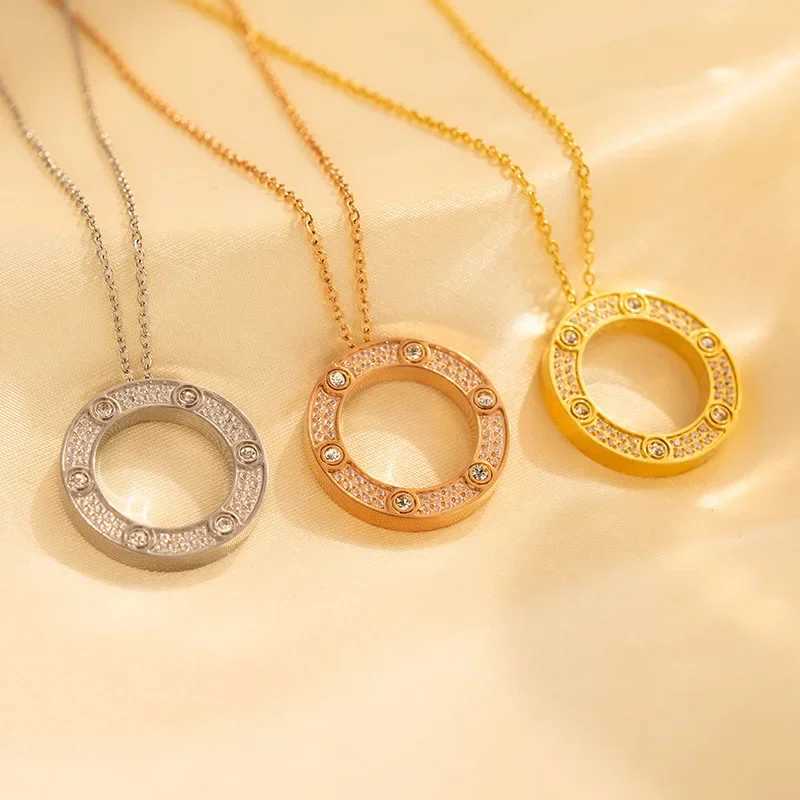 New Fashion Necklace Charms Cross Chain Stainl Steel Necklace Full Zircon Hollow Ring Pendant Necklaces for Women XJ250524