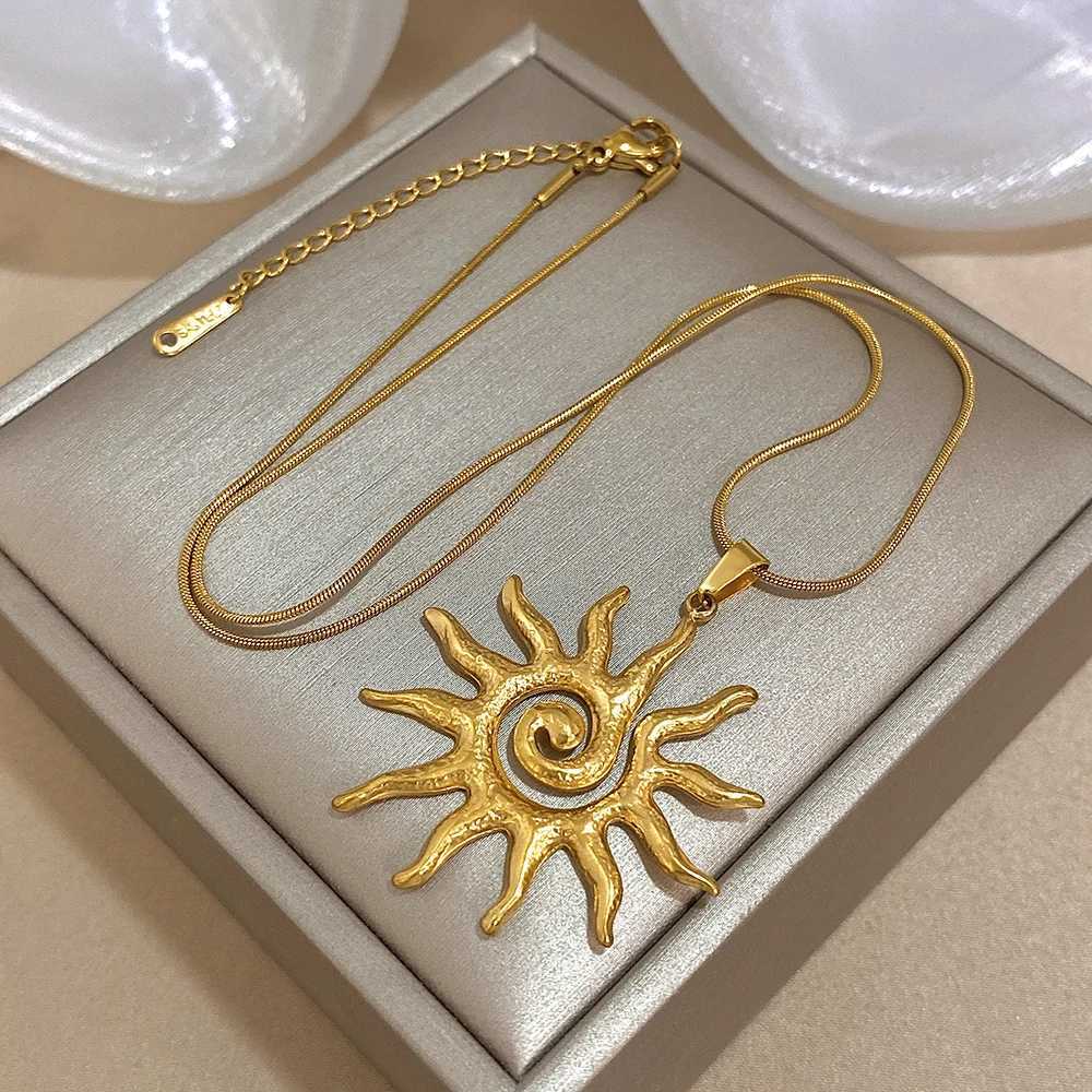 Sun Pendant Necklace Stainl Steel Sun Ray Necklace For Women Dainty Gold Color Fashion Neck Jewelry Gifts Accories XJ250524
