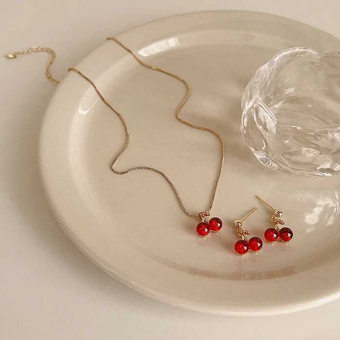 New Women Wine Red Necklace Cherry Pendant Gold Colour Chain Personality Fashion Necklace Wedding Jewelry Girls Birtay Gifts XJ250524