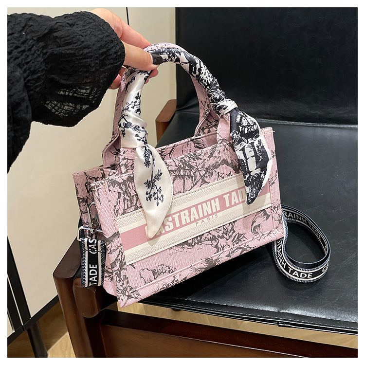 Free shipping designer shoulder bags handbag lady Bags flap Embroidery large capacity square bag handbag Underarm messenger bag