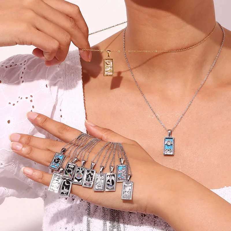2024 New Tarot Queens Magician Moon Necklace Delivery Free Stainl Steel Collar Necklace Jewelry 18K Gold Plated Decor XJ250524