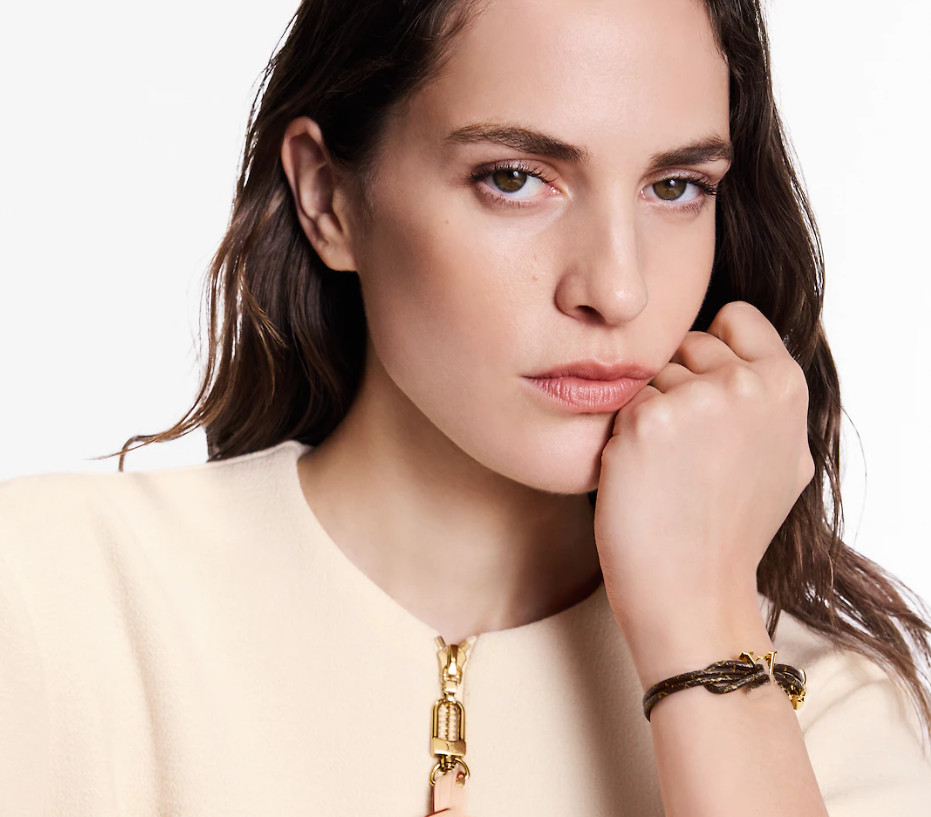 Mens and Womens Letter Design Stainless Steel Brown Leather Bangle for Parties Weddings Daily Wear Z251008