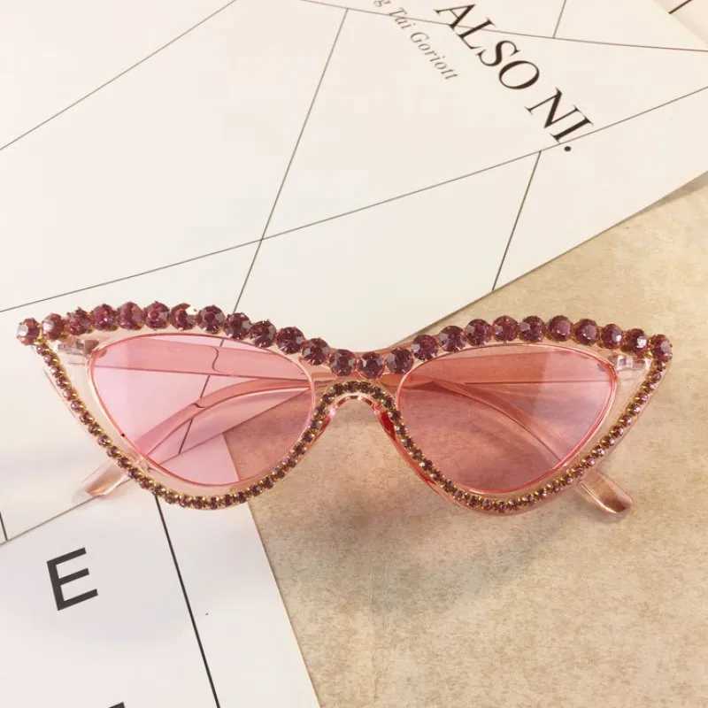 Vintage Luxury Crystal Diamond Cateye Sunglasses Women Brand Designer Black Pink Frame Cat Eye Sun Glasses Bling Eyewear W250524