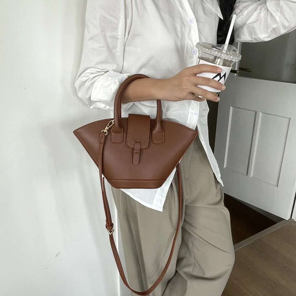 Hot Selling Designer Fashion Handbag Large Capacity Tote Trapezoid Trendy Crossbody Fan-Shaped Bucket Bag For Women