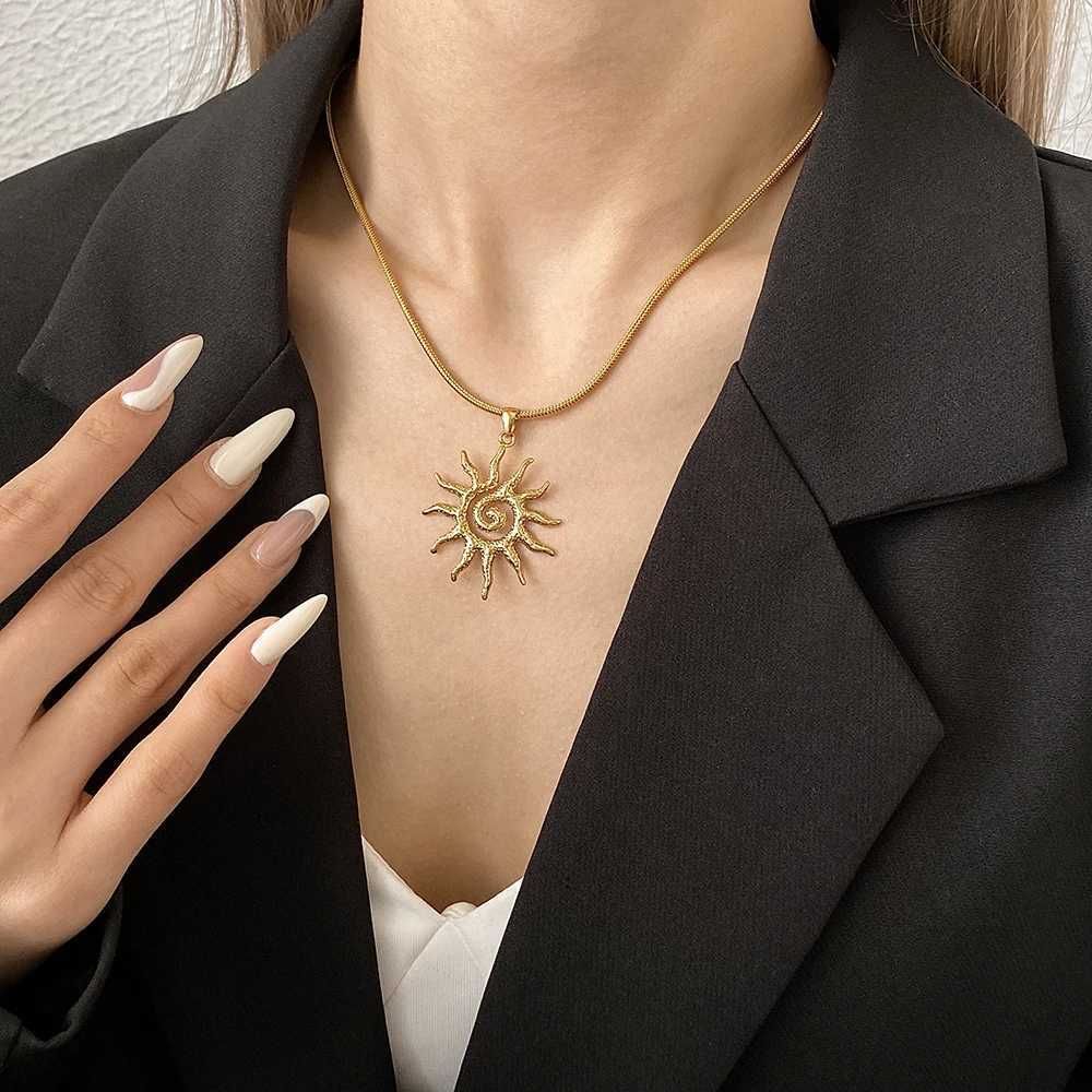 Sun Pendant Necklace Stainl Steel Sun Ray Necklace For Women Dainty Gold Color Fashion Neck Jewelry Gifts Accories XJ250524