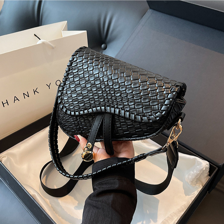 Free Shipping Designer Bag Fashionable Versatile Underarm Solid Color Woven Single Shoulder Crossbody Bag New Trend And High-end Feel Handbag Saddle B