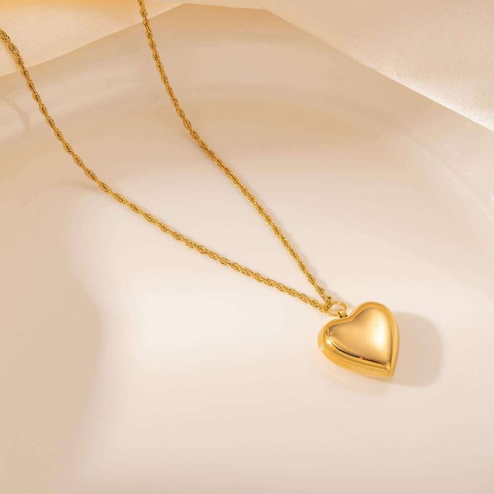 Heart necklace for women, fluffy heart shaped pendant 14K gold-plated simple snake chain gold layered necklace, fashionable jewelry