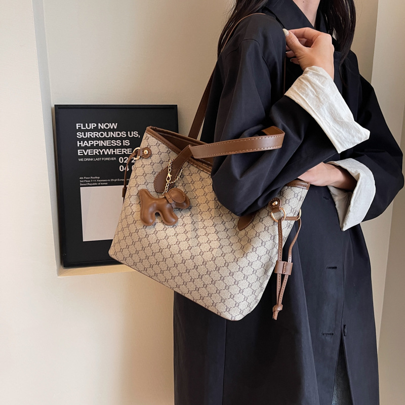 Free shipping 2025 designer shoulder totes bags handbag Fashion Bags printing Underarm tote bag messenger Single shoulder armpit bag